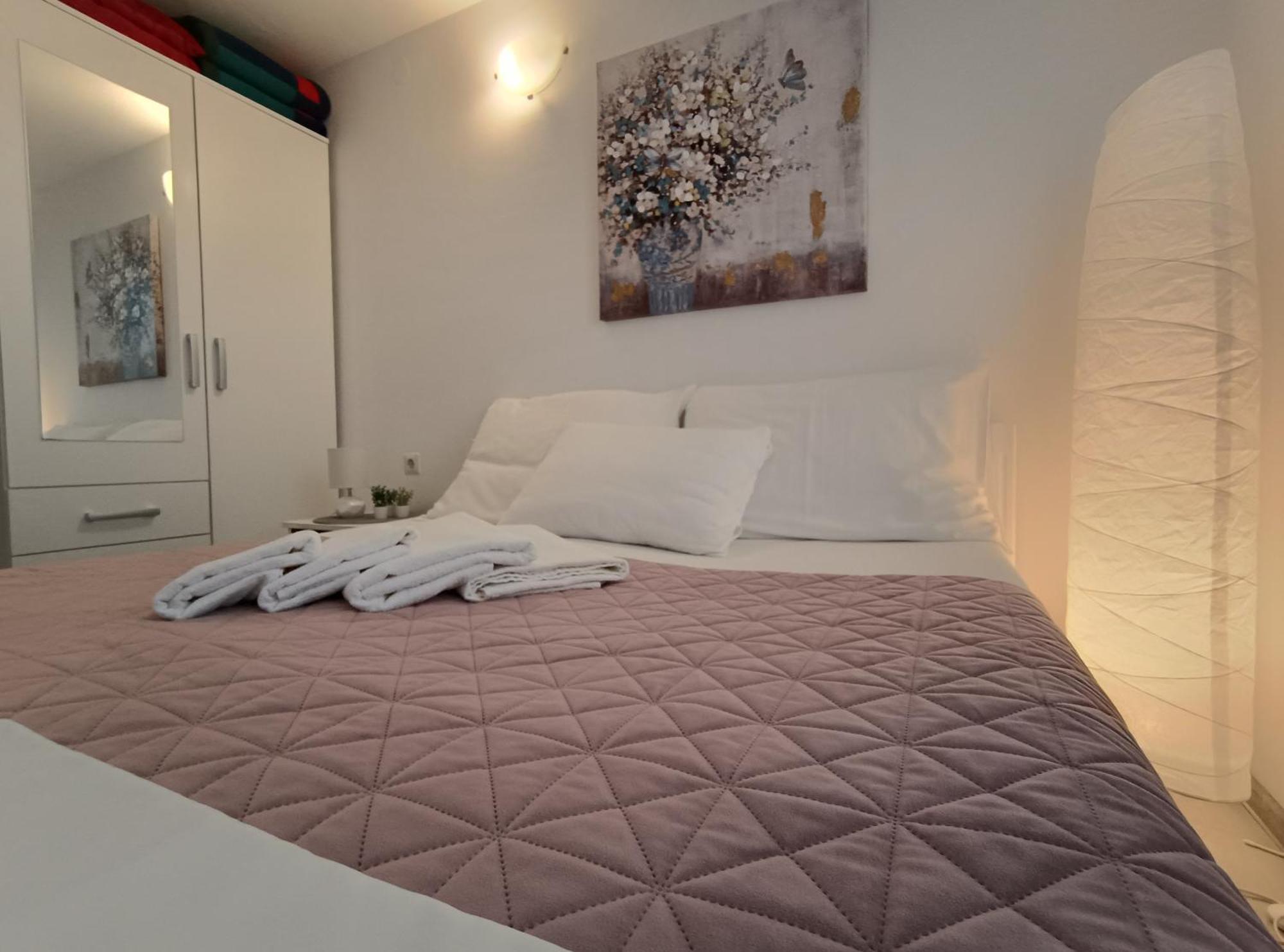 Apartments Vuleta Паг Экстерьер фото