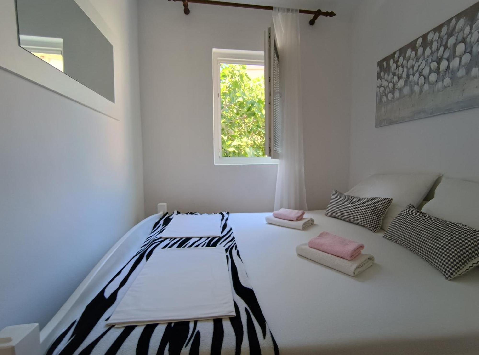 Apartments Vuleta Паг Экстерьер фото