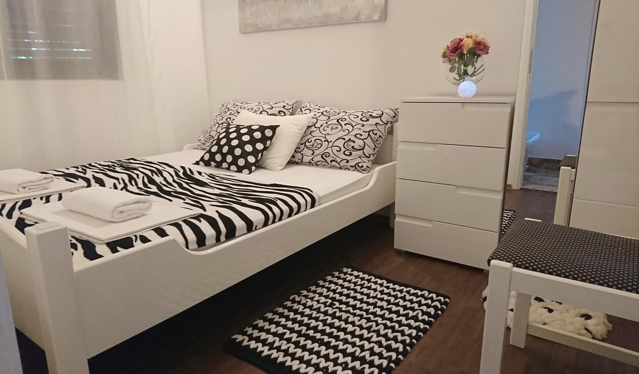 Apartments Vuleta Паг Экстерьер фото